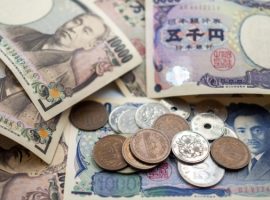 Курс доллара впервые за 34 года превысил отметку 155 иен